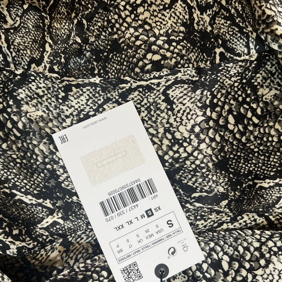 ZARA A Sexy, satiny, silky, snake print statement shirt with collar & cuffs ❣️ - Picture 4 of 8